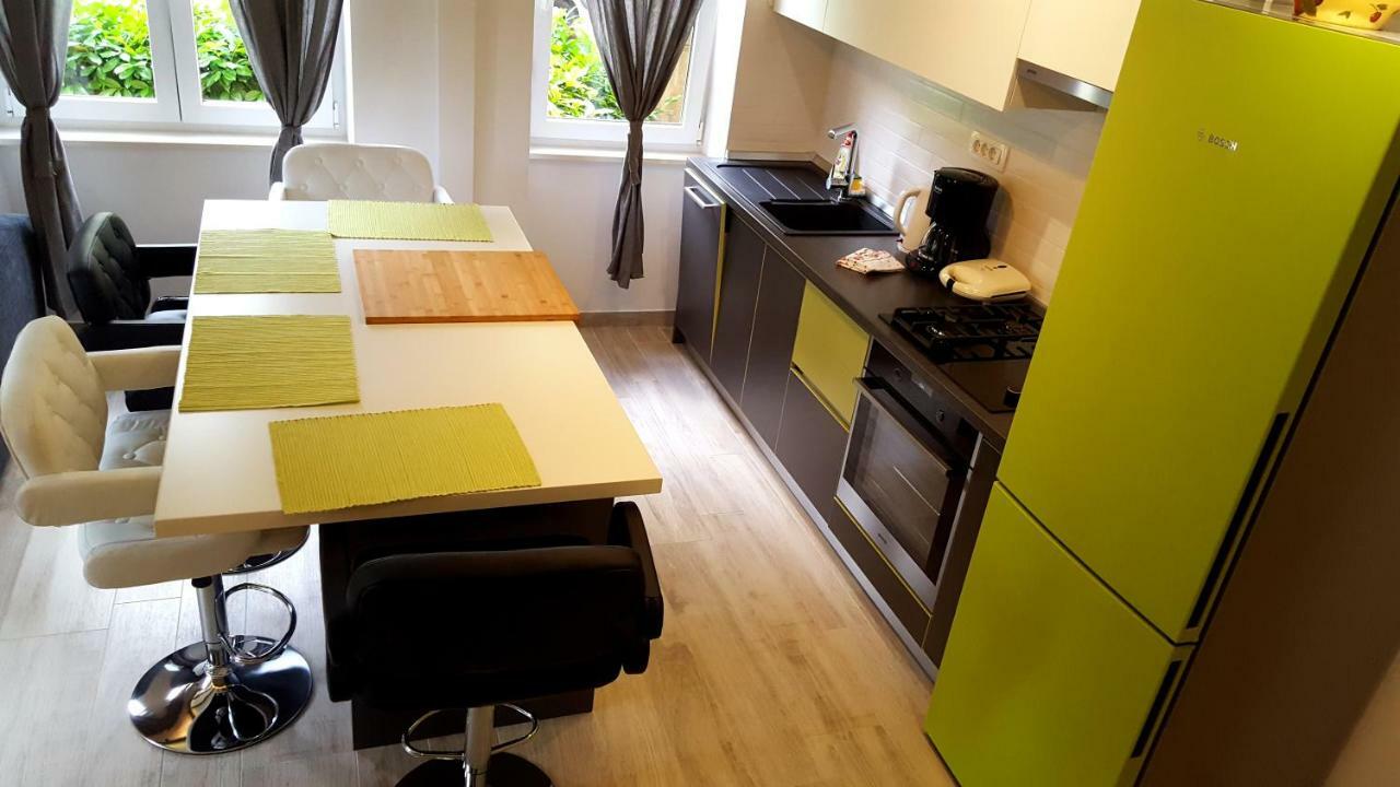 Studio Apartment Vanna - 1St Row To The Sea 오파티아 외부 사진
